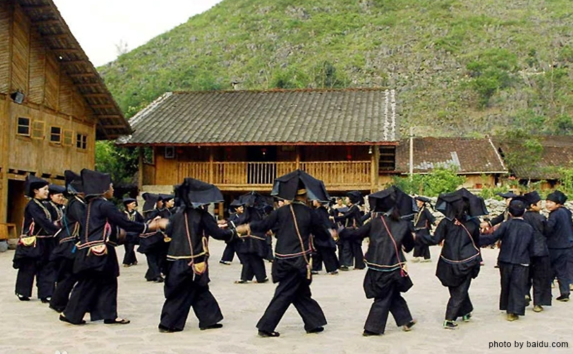 百色那坡县黑衣壮